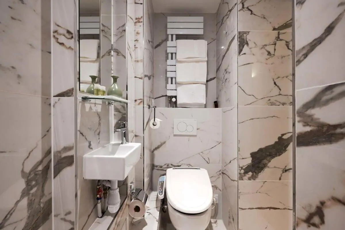 Elegant Studio Avenue Montaigne