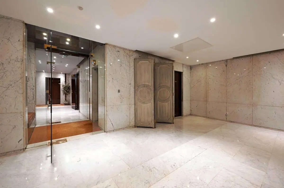 Elegant Studio Avenue Montaigne * Paris